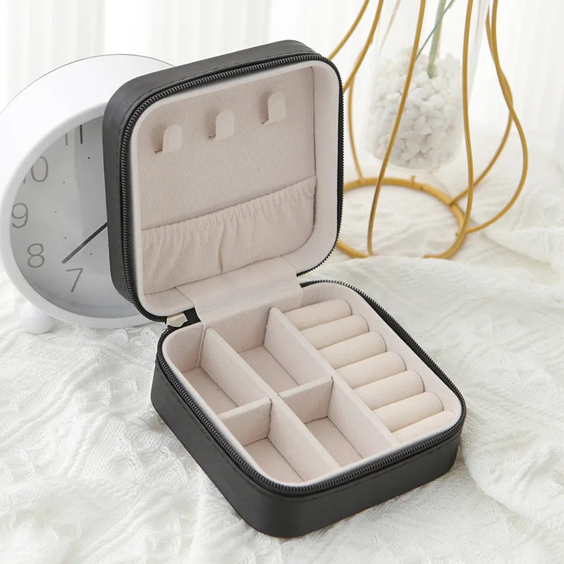 Travel Jewelry Box – Compact Leather Organizer for Rings, Earrings & Necklaces
